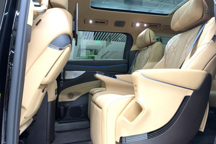 Used Denza D9 2025 DM-i Intelligent Drive 1020 Four-Wheel Drive Flagship Model Interior 5
