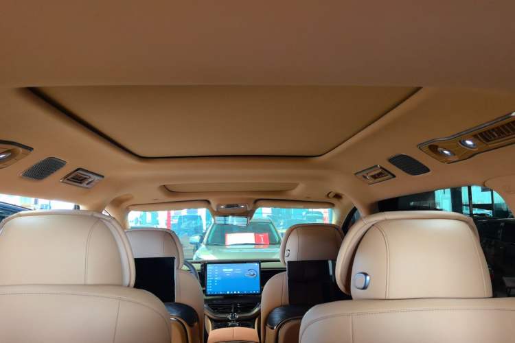 Used Denza D9 2025 DM-i Intelligent Drive 1020 Four-Wheel Drive Prestige Model Interior 5