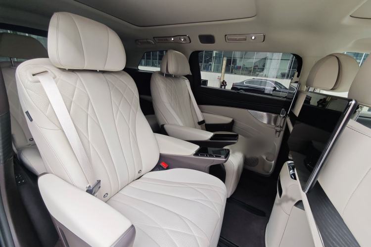 Used Denza D9 2025 DM-i Intelligent Drive 1020 Four-Wheel Drive Flagship Model Interior 6