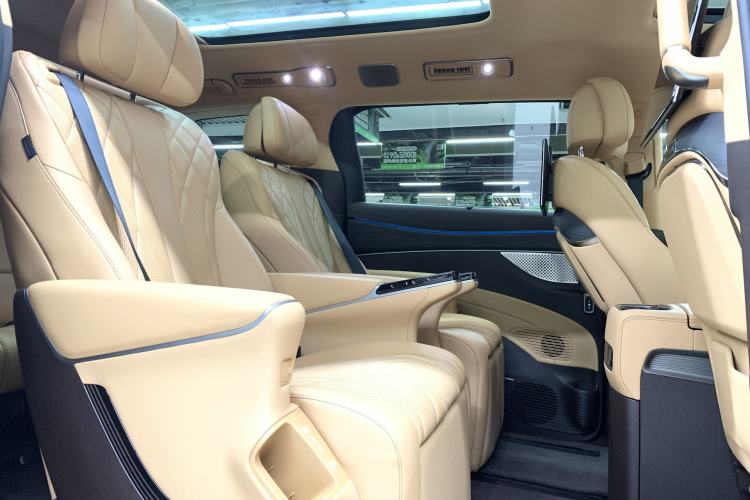 Used Denza D9 2025 DM-i Intelligent Drive 1020 Four-Wheel Drive Flagship Model Interior 6