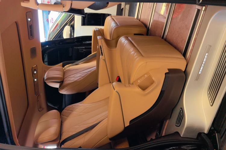 Used Denza D9 2025 DM-i Intelligent Drive 1020 Four-Wheel Drive Prestige Model Interior 6