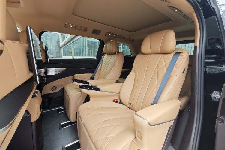 Used Denza D9 2025 DM-i Intelligent Drive 1020 Four-Wheel Drive Flagship Model Interior 7