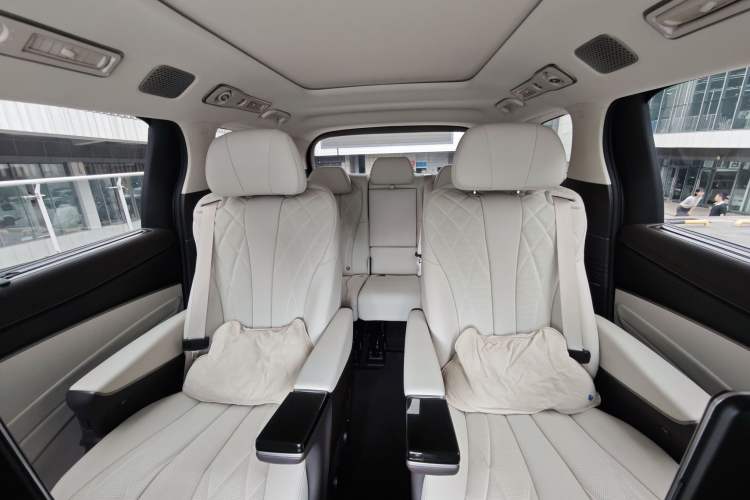 Used Denza D9 2025 DM-i Intelligent Drive 1020 Four-Wheel Drive Flagship Model Interior 8