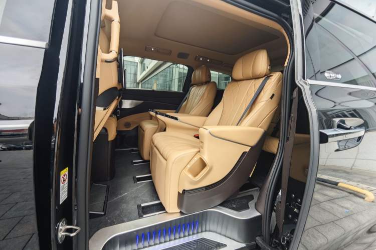 Used Denza D9 2025 DM-i Intelligent Drive 1020 Four-Wheel Drive Flagship Model Interior 8