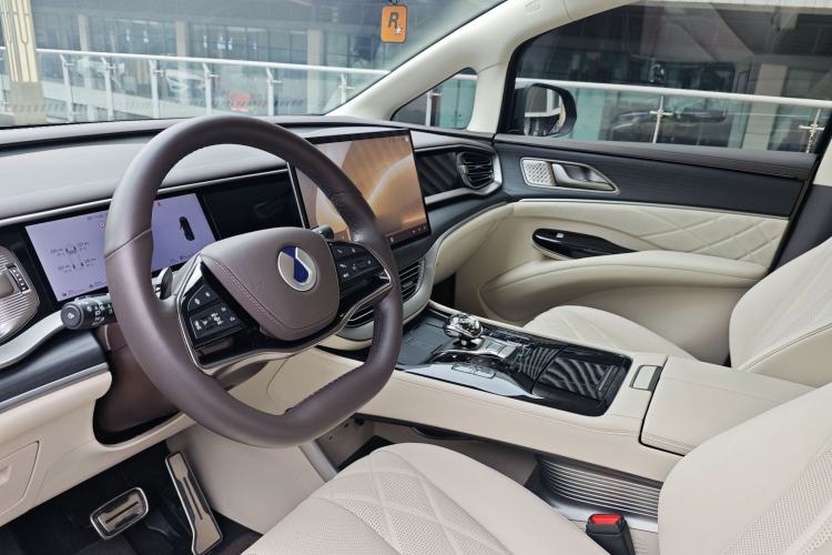 Used Denza D9 2025 DM-i Intelligent Drive 1020 Four-Wheel Drive Flagship Model Interior 9