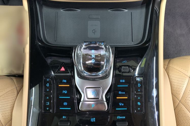 Used Denza D9 2025 DM-i Intelligent Drive 1020 Four-Wheel Drive Flagship Model Interior 9