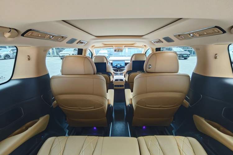 Used Denza D9 2025 DM-i Intelligent Drive 1020 Four-Wheel Drive Flagship Model Interior 9