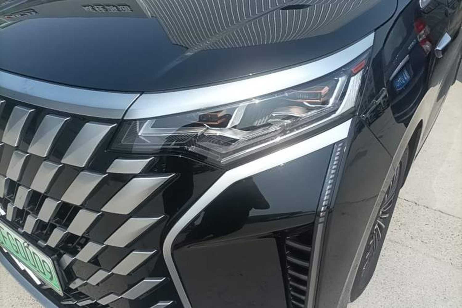 Used Denza D9 2025 DM-i Intelligent Drive 1020 Four-Wheel Drive Prestige Model Left Front Headlight