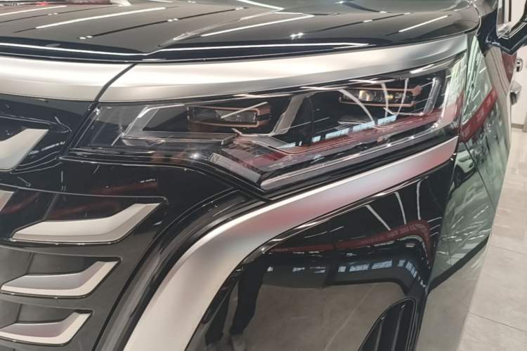 Used Denza D9 2025 DM-i Intelligent Drive 1020 Four-Wheel Drive Flagship Model Left Front Headlight