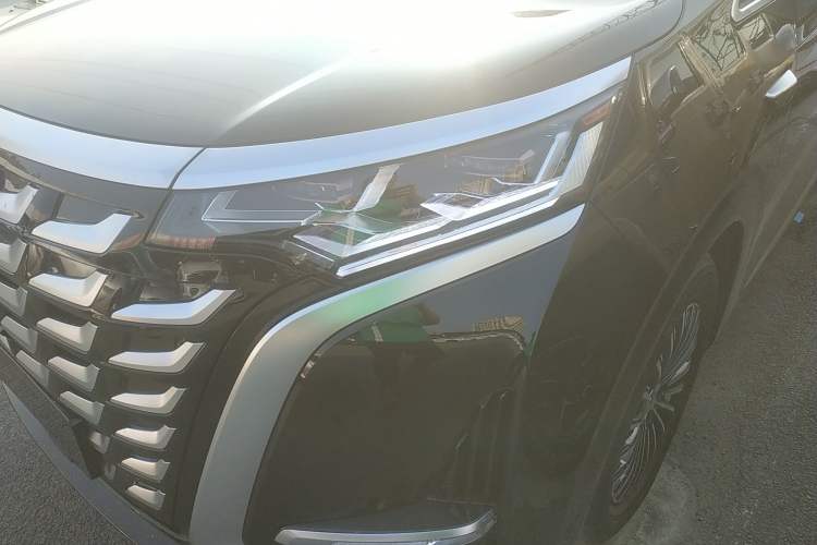 Used Denza D9 2025 Model DM-i Four-Wheel Drive Prestige Edition Left Front Headlight