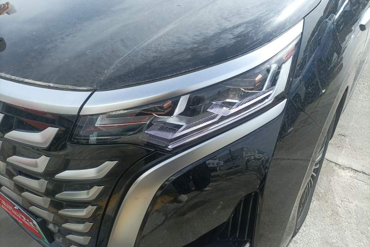 Used Denza D9 2025 DM-i Smart Drive 1020 Four-Wheel Drive Deluxe Model Left Front Headlight