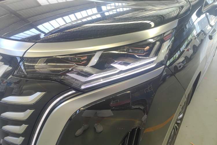 Used Denza D9 2025 DM-i Intelligent Drive 1020 Four-Wheel Drive Prestige Model Left Front Headlight