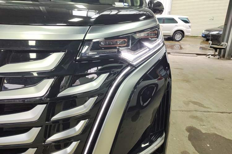 Used Denza D9 2025 DM-i Intelligent Drive 1020 Four-Wheel Drive Prestige Model Left Front Headlight