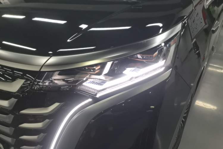 Used Denza D9 2025 DM-i Intelligent Drive 1020 Four-Wheel Drive Flagship Model Left Front Headlight