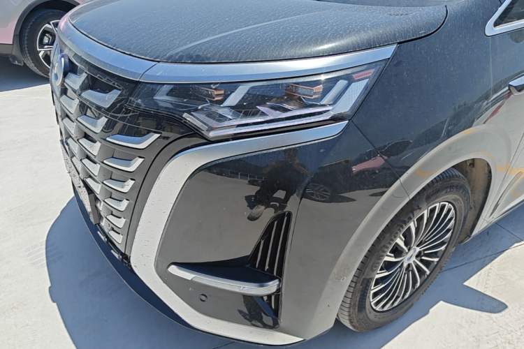 Used Denza D9 2025 Model DM-i Four-Wheel Drive Prestige Edition Left Front Headlight