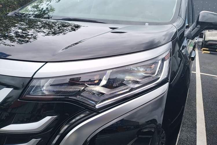 Used Denza D9 2025 DM-i Intelligent Drive 1020 Four-Wheel Drive Prestige Model Left Front Headlight
