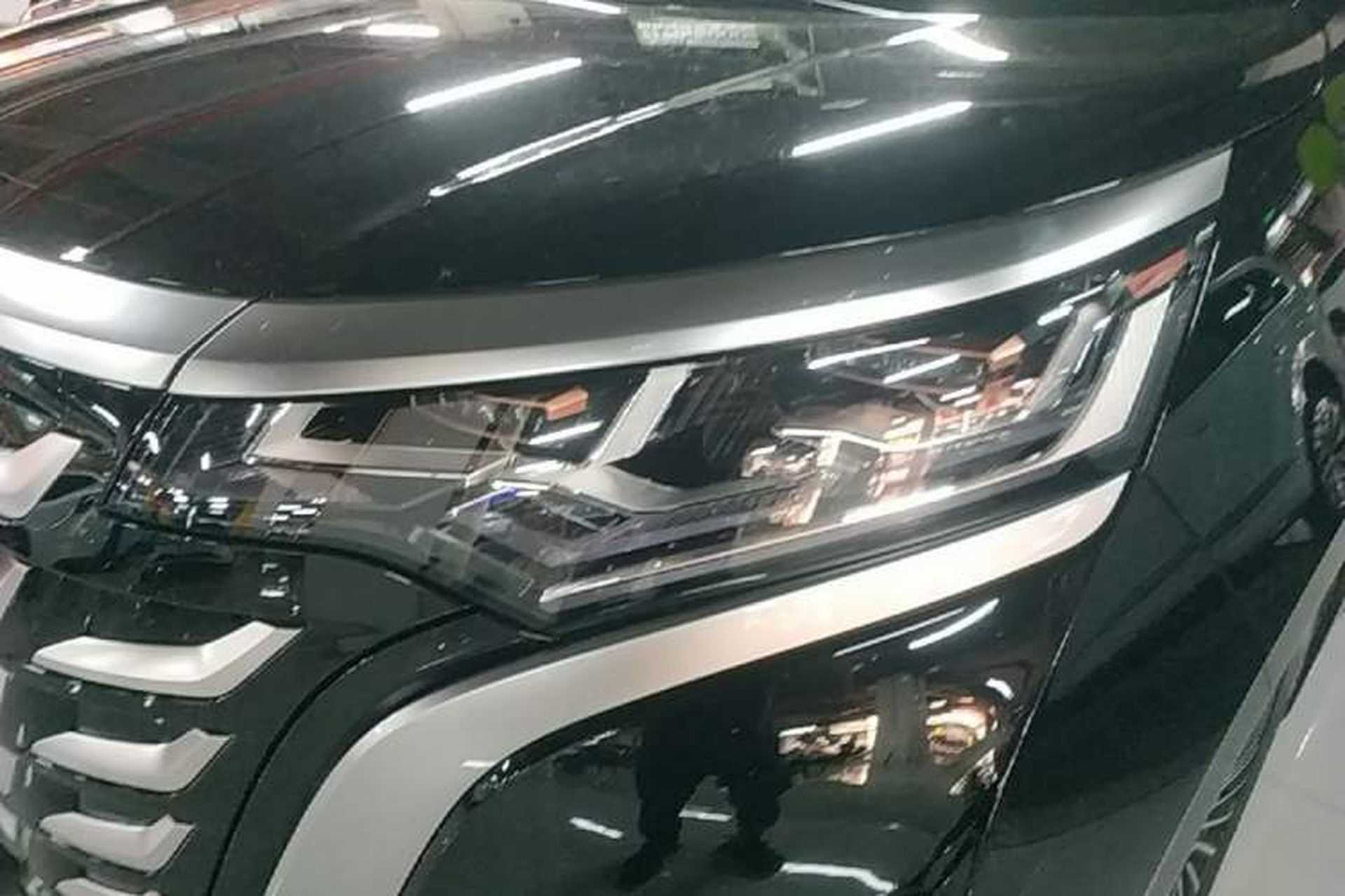 Used Denza D9 2025 DM-i Smart Drive 1020 Four-Wheel Drive Deluxe Model Left Front Headlight
