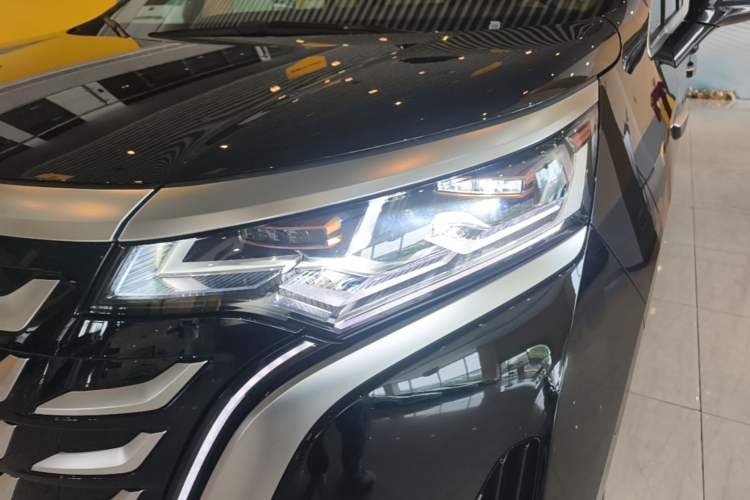 Used Denza D9 2025 DM-i Intelligent Drive 1020 Four-Wheel Drive Flagship Model Left Front Headlight