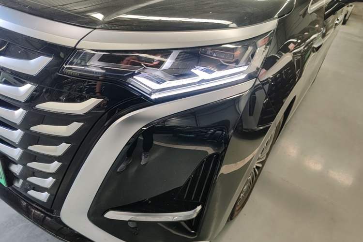 Used Denza D9 2025 Model DM-i Four-Wheel Drive Prestige Edition Left Front Headlight