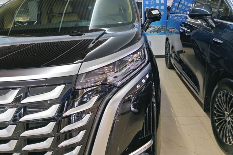 Used Denza D9 2025 DM-i Intelligent Drive 1020 Four-Wheel Drive Prestige Model Left Front Headlight