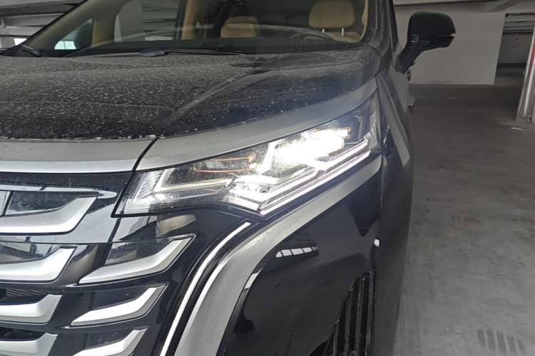 Used Denza D9 2025 DM-i Intelligent Drive 1020 Four-Wheel Drive Prestige Model Left Front Headlight