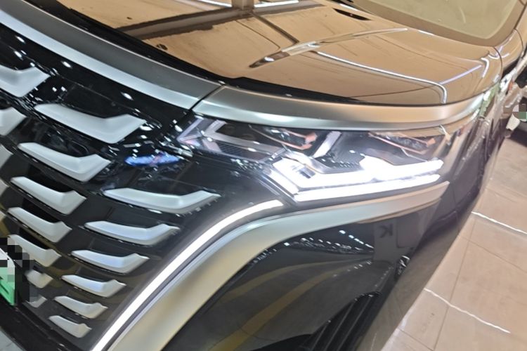 Used Denza D9 2025 DM-i Intelligent Drive 1020 Four-Wheel Drive Prestige Model Left Front Headlight