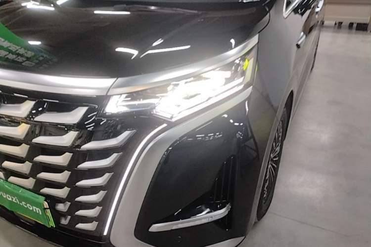 Used Denza D9 2025 DM-i Intelligent Drive 1020 Four-Wheel Drive Flagship Model Left Front Headlight