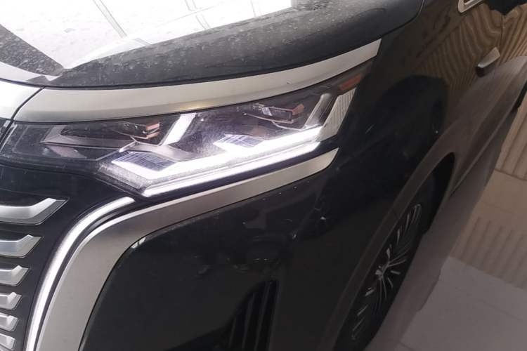 Used Denza D9 2025 DM-i Intelligent Drive 1020 Four-Wheel Drive Prestige Model Left Front Headlight