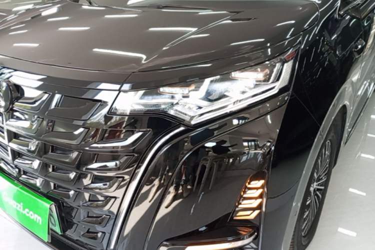 Used Denza D9 2025 DM-i Intelligent Drive 1020 Four-Wheel Drive Flagship Model Left Front Headlight