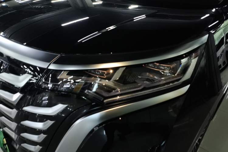 Used Denza D9 2025 Model DM-i Two-Wheel Drive Prestige Edition Left Front Headlight