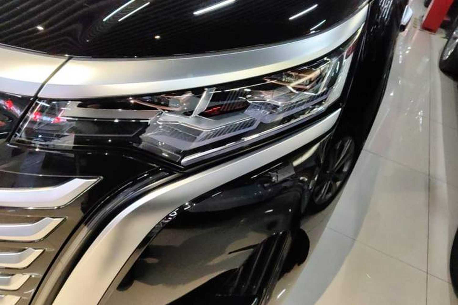 Used Denza D9 2025 DM-i Intelligent Drive 1020 Four-Wheel Drive Prestige Model Left Front Headlight