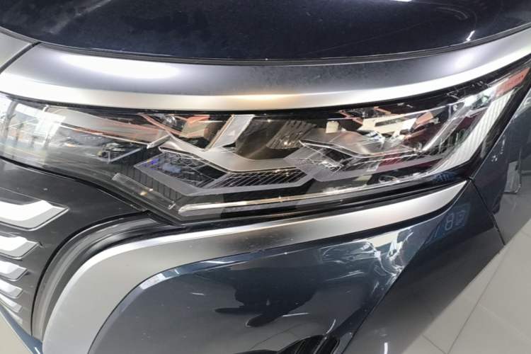 Used Denza D9 2025 DM-i Intelligent Drive 1020 Four-Wheel Drive Prestige Model Left Front Headlight