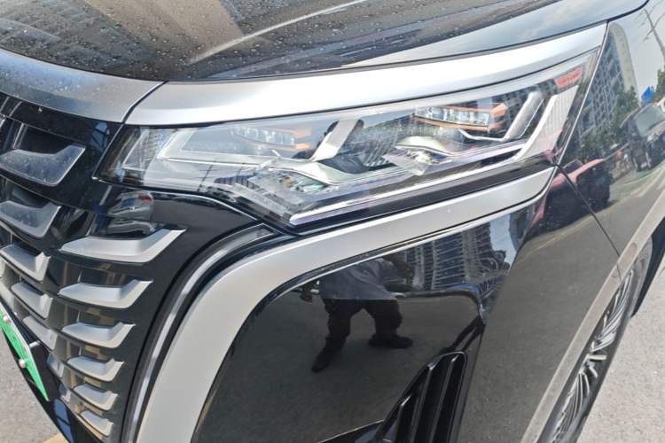 Used Denza D9 2025 DM-i Intelligent Drive 1020 Four-Wheel Drive Prestige Model Left Front Headlight