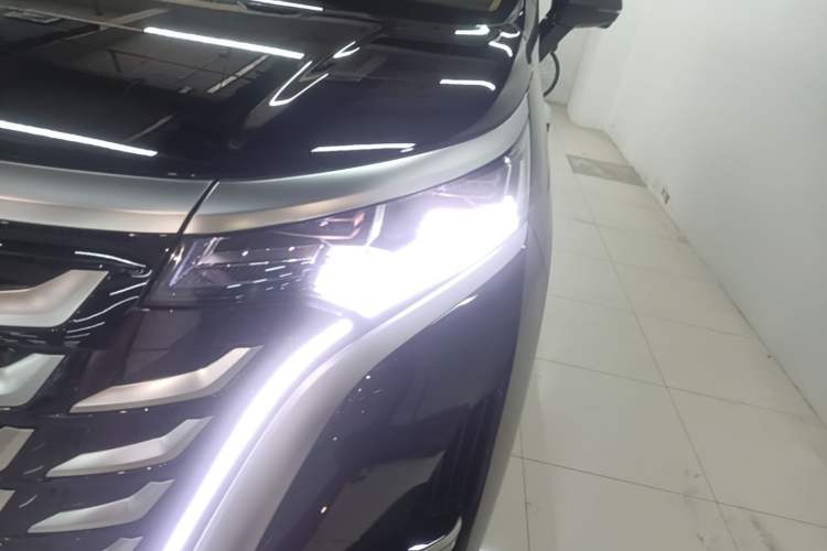 Used Denza D9 2025 DM-i Intelligent Drive 1020 Four-Wheel Drive Flagship Model Left Front Headlight