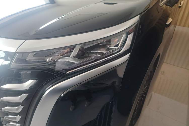 Used Denza D9 2025 DM-i Intelligent Drive 1020 Four-Wheel Drive Prestige Model Left Front Headlight
