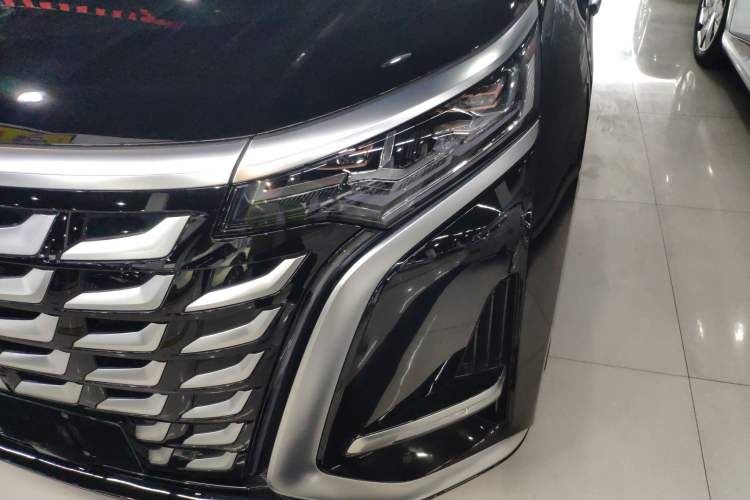 Used Denza D9 2025 DM-i Intelligent Drive 1020 Four-Wheel Drive Prestige Model Left Front Headlight