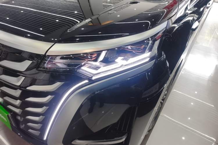 Used Denza D9 2025 DM-i Intelligent Drive 1020 Four-Wheel Drive Prestige Model Left Front Headlight