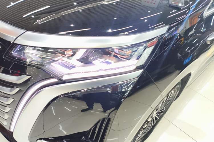 Used Denza D9 2025 DM-i Intelligent Drive 1020 Four-Wheel Drive Flagship Model Left Front Headlight
