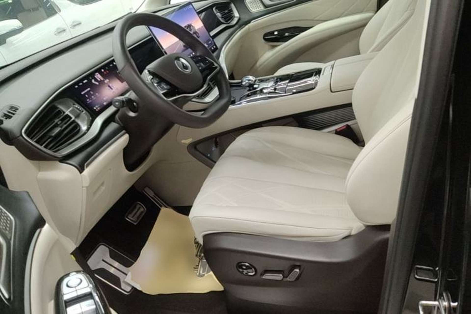 Used Denza D9 2025 DM-i Intelligent Drive 1020 Four-Wheel Drive Flagship Model Left Front Seat