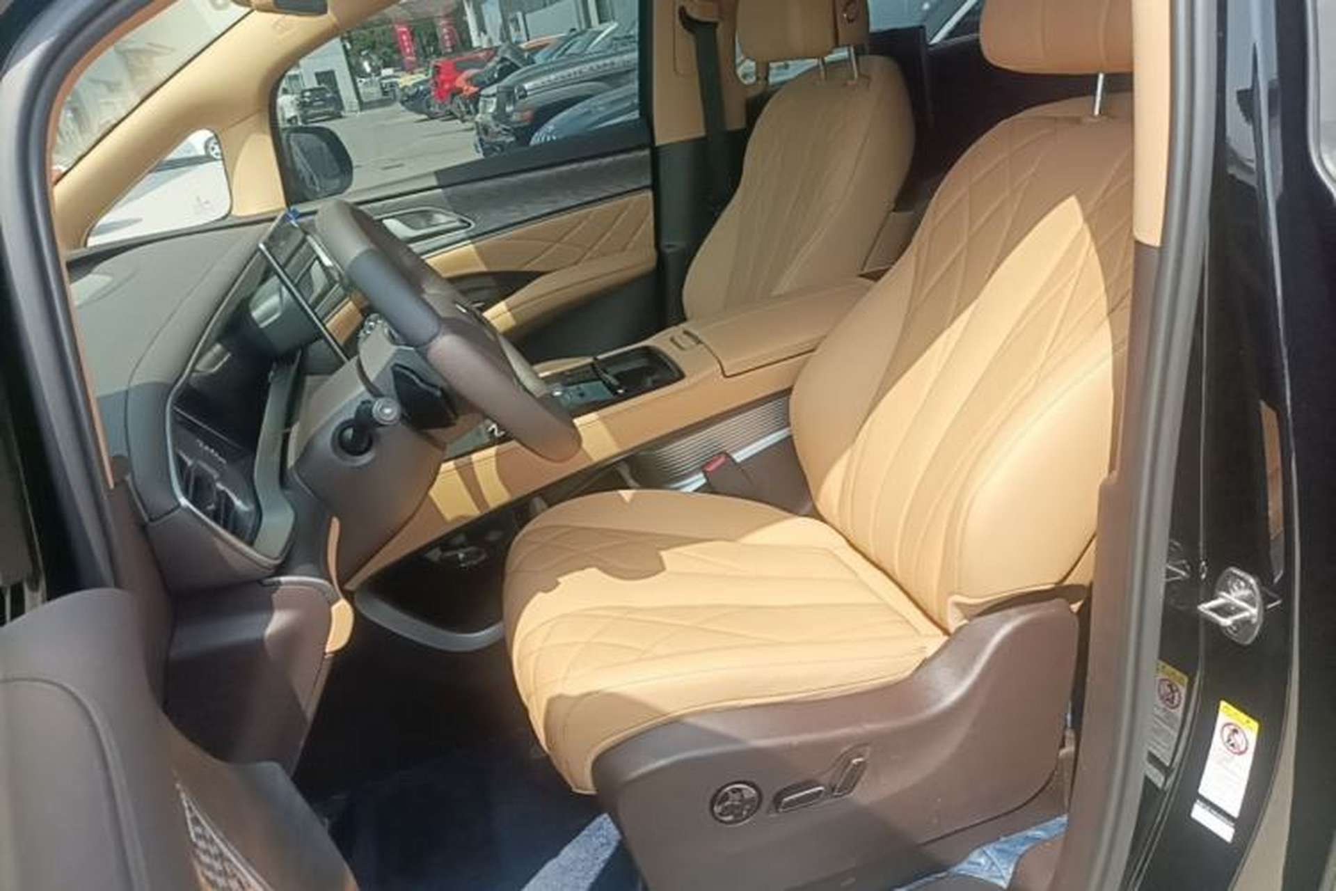 Used Denza D9 2025 DM-i Intelligent Drive 1020 Four-Wheel Drive Prestige Model Left Front Seat