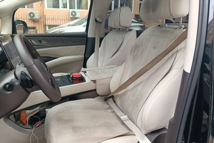 Used Denza D9 2025 DM-i Smart Drive 1020 Four-Wheel Drive Deluxe Model Left Front Seat