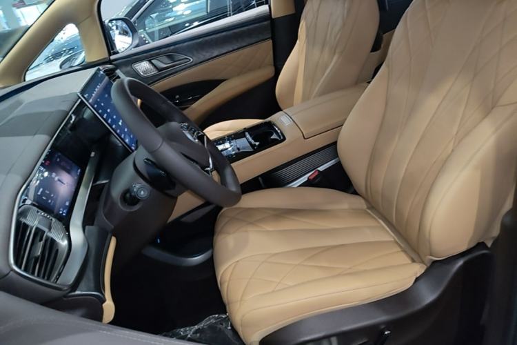 Used Denza D9 2025 DM-i Intelligent Drive 1020 Four-Wheel Drive Prestige Model Left Front Seat