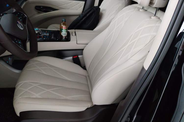 Used Denza D9 2025 DM-i Smart Drive 1020 Four-Wheel Drive Premium Model Left Front Seat