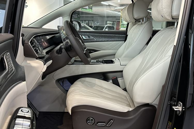 Used Denza D9 2025 DM-i Smart Drive 1020 Four-Wheel Drive Deluxe Model Left Front Seat