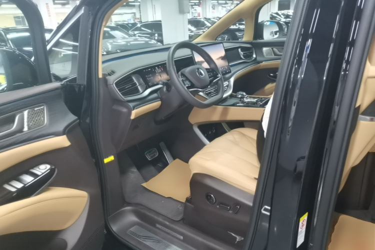 Used Denza D9 2025 DM-i Intelligent Drive 1020 Four-Wheel Drive Flagship Model Left Front Seat