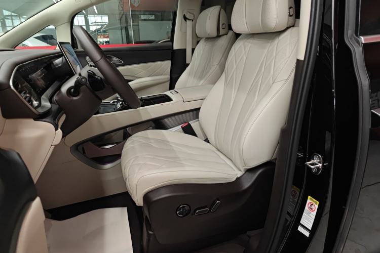 Used Denza D9 2025 DM-i Intelligent Drive 1020 Four-Wheel Drive Flagship Model Left Front Seat