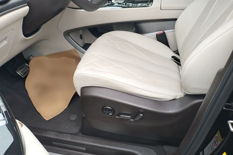 Used Denza D9 2025 DM-i Intelligent Drive 1020 Four-Wheel Drive Prestige Model Left Front Seat