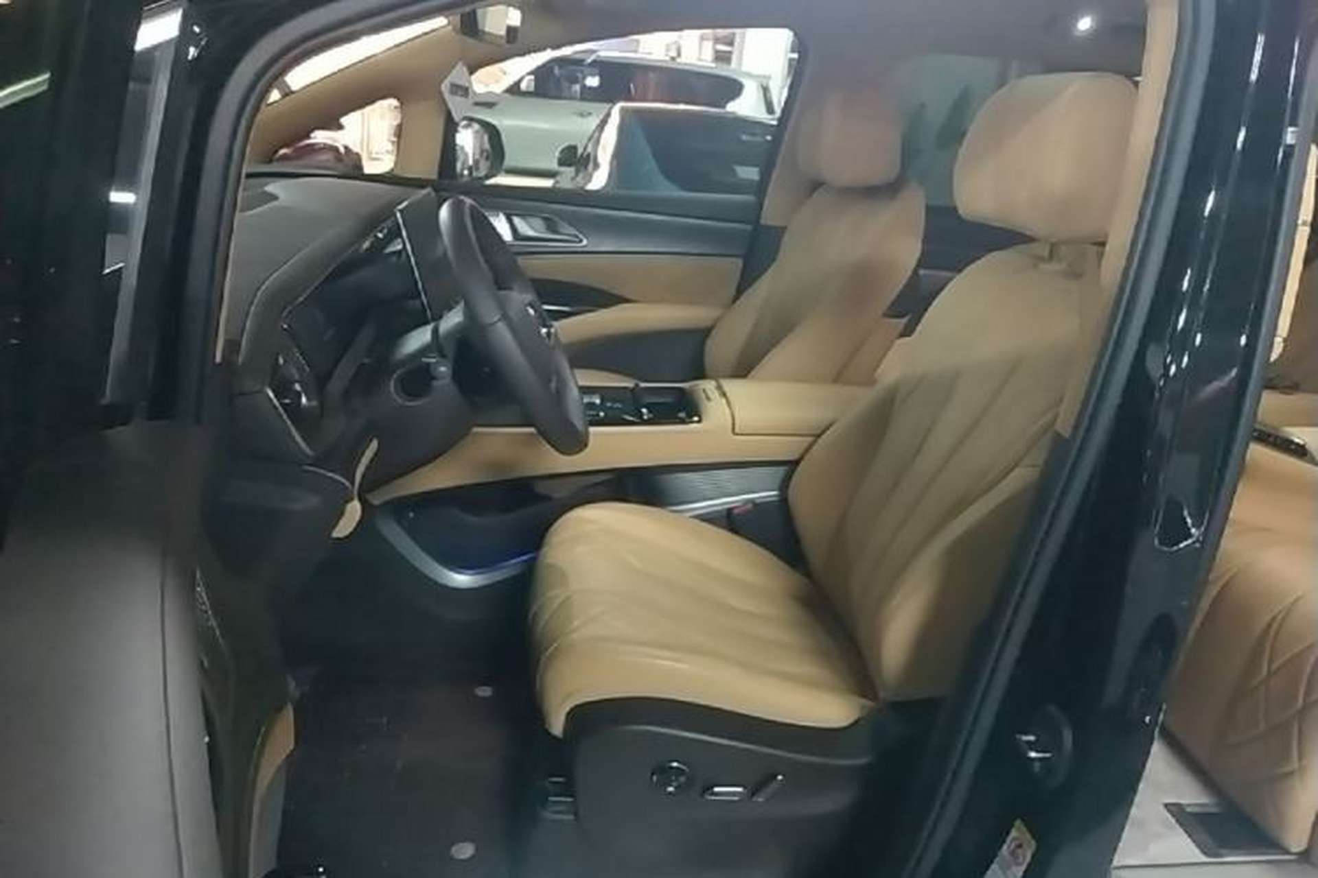 Used Denza D9 2025 DM-i Smart Drive 1020 Four-Wheel Drive Deluxe Model Left Front Seat
