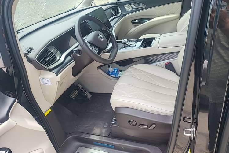 Used Denza D9 2025 Model DM-i Four-Wheel Drive Supreme Edition Left Front Seat