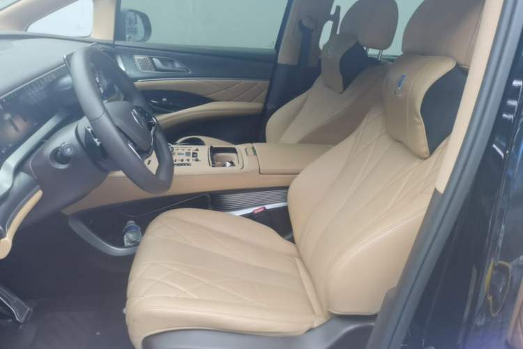 Used Denza D9 2025 Model EV Two-Wheel Drive Prestige Edition Left Front Seat